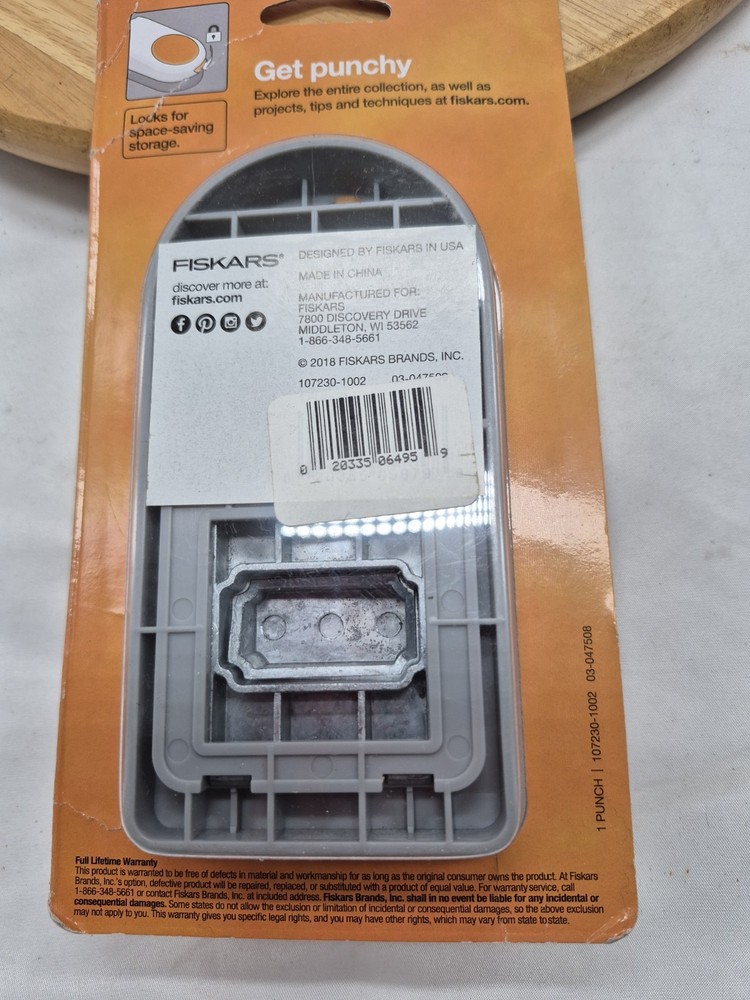 Fiskars 1.5" Label Punch - Model 107230-1002 - Cuts Through Thick Materials