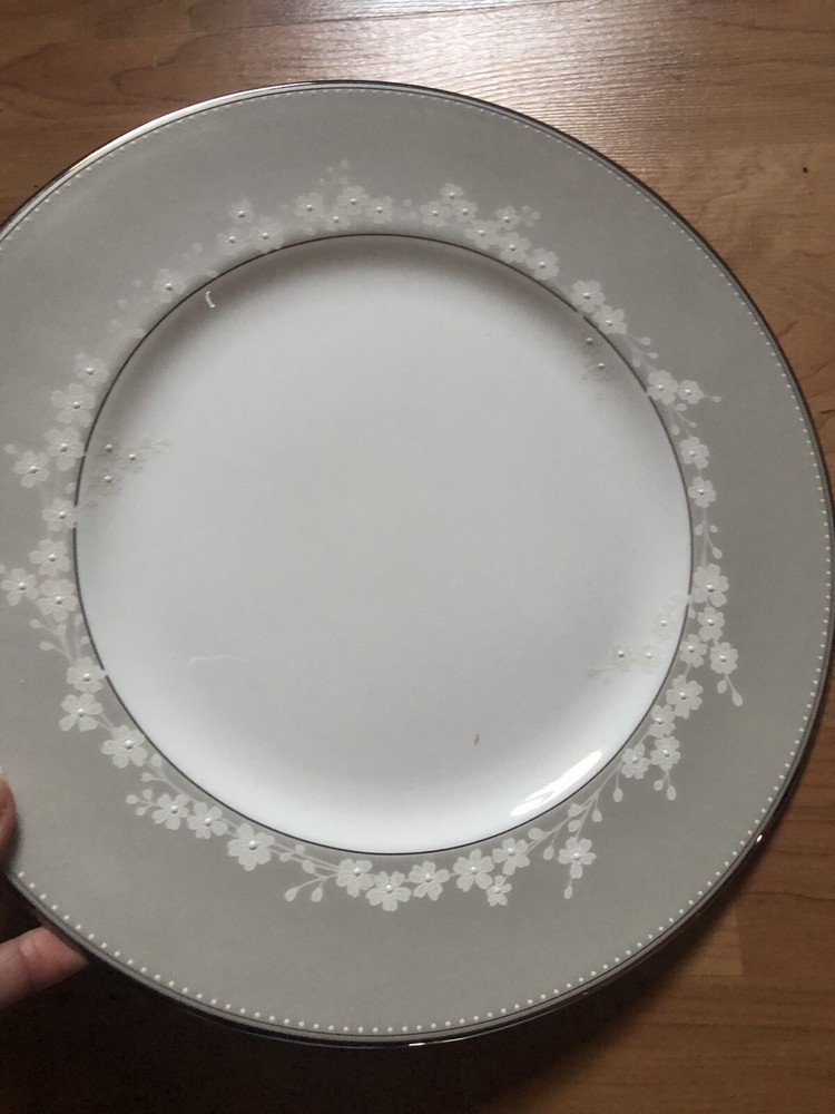 LENOX BELLINA PLATINUM- ONE- FIVE PC PLACE SETTING (s)