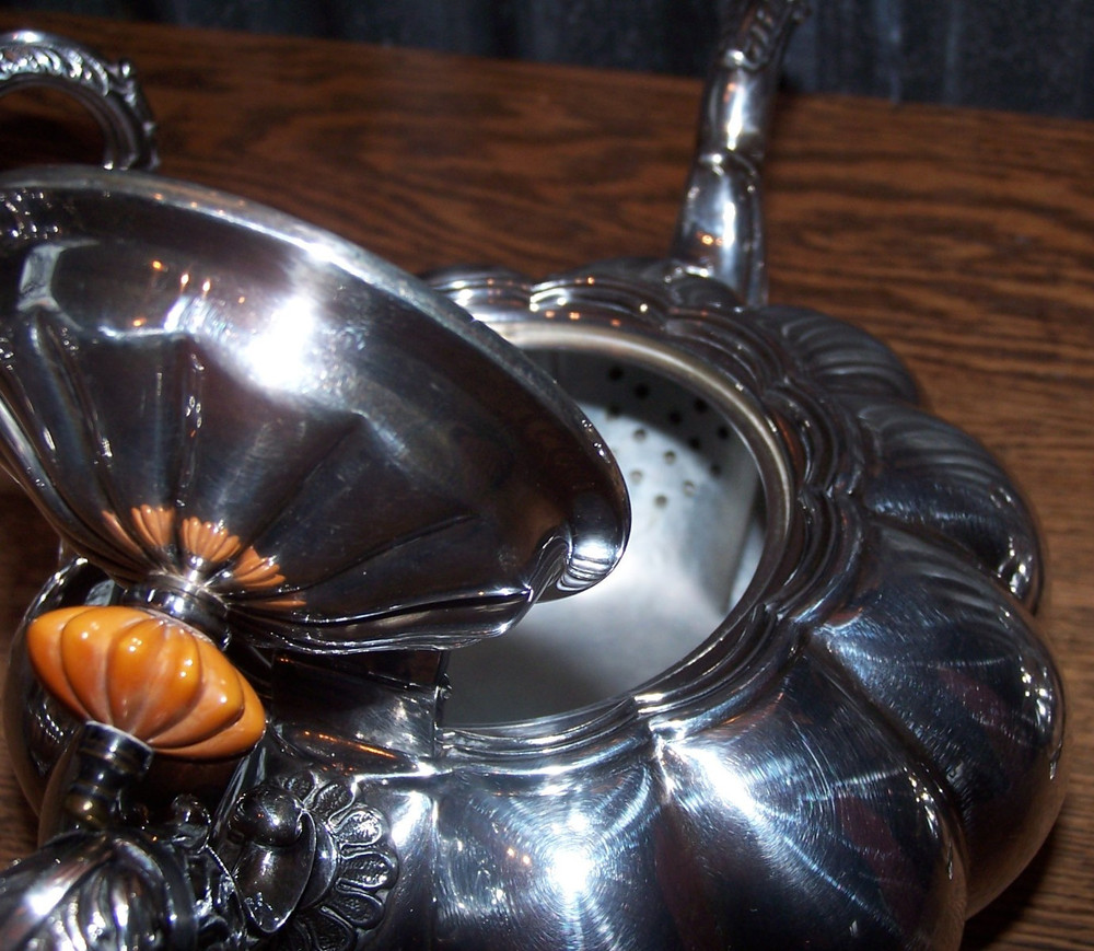 Vintage Melon Pattern Silverplate Coffee & Tea Service w Melon Bakelite Finials