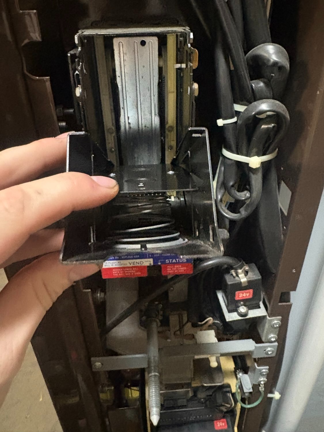 Dixie Narco DN501 Soda Vending Machine Coinco & MEI Bill & Coin Commercial