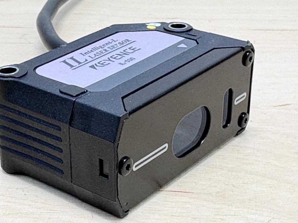Keyence IL-030 CMOS Multi-Function Analog Laser Sensor Head
