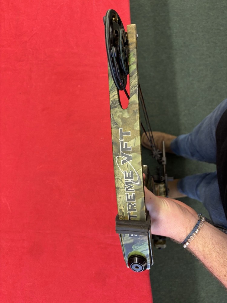 2005 Bowtech Extreme VFT| 25-30 DL| Cracked Bottom Limb