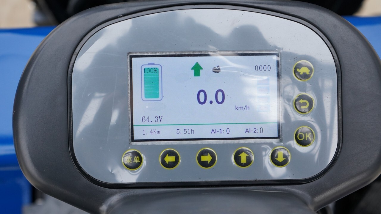 New 2.5 Ton Capacity TYPHON Electric Forklift w 70Ah Charger Lead-acid battery