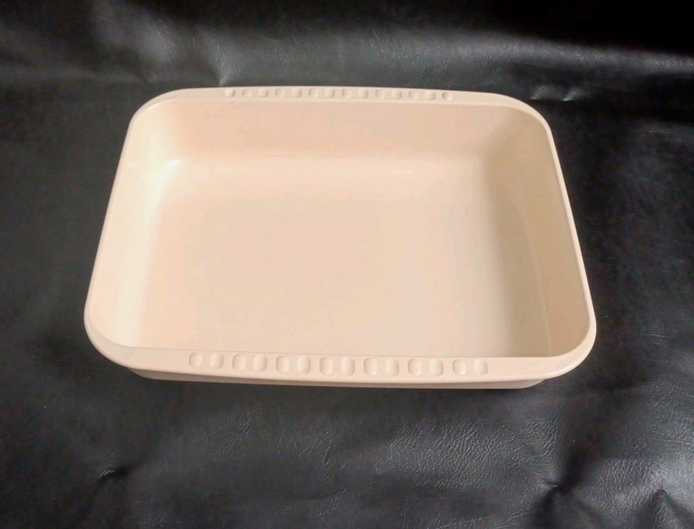VTG Tupperware Microwave 3 Qt Rectangle Pan Almond Tupperwave 2340 MINT
