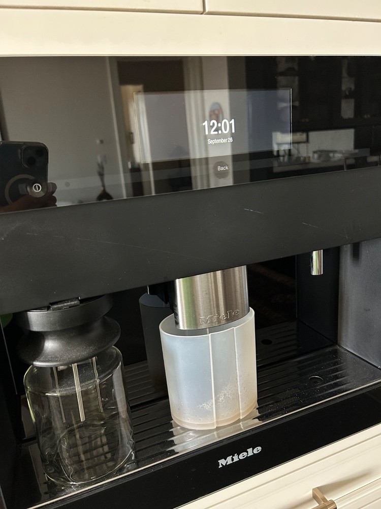 Miele Built-in Plumbed Coffee Machine CVA6805 Black lightly used