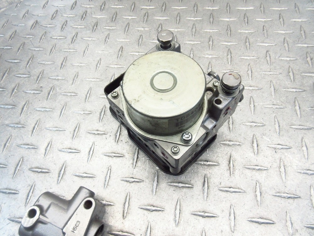 2015 13-16 Triumph Trophy 1215 SE ABS Brake Pump Module Control Delay