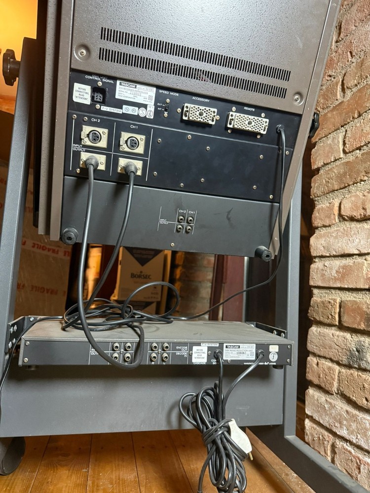 MARANTZ STEREOPHONIC TUNER MODEL 2100