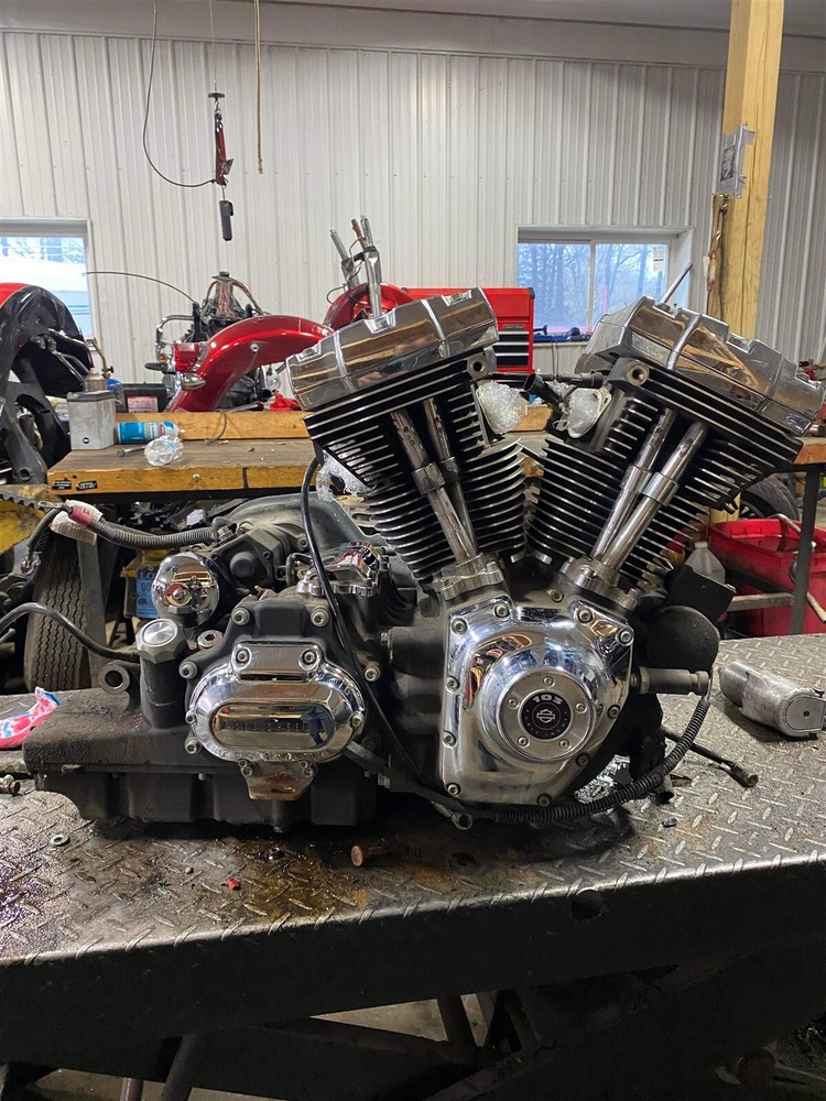 10Harley FLTHTK Electra Glide Ultra Limited Engine Motor