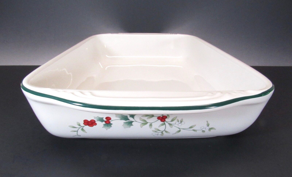 PFALTZGRAFF WINTERBERRY STONEWARE RECTANGULAR 14 INCH BAKER/CASSEROLE