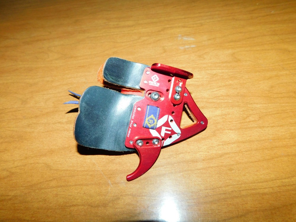 FIVICS RED RIGHT HAND ARCHERY BOW RELEASE