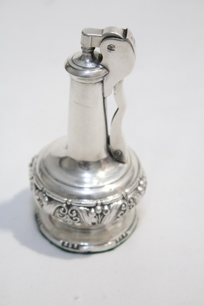 Vintage Silver Plate Ronson "DECANTER " Table Lighter Working Condition