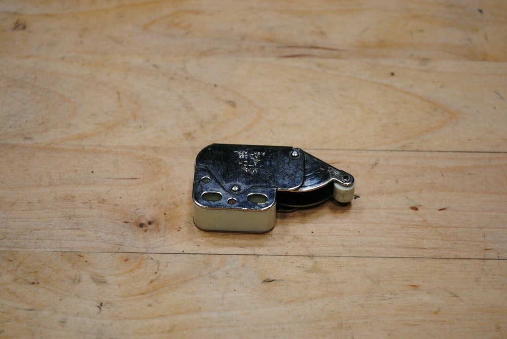 Mini Latch Automatic Spring Catch Assembly Cessna Piper Beechcraft