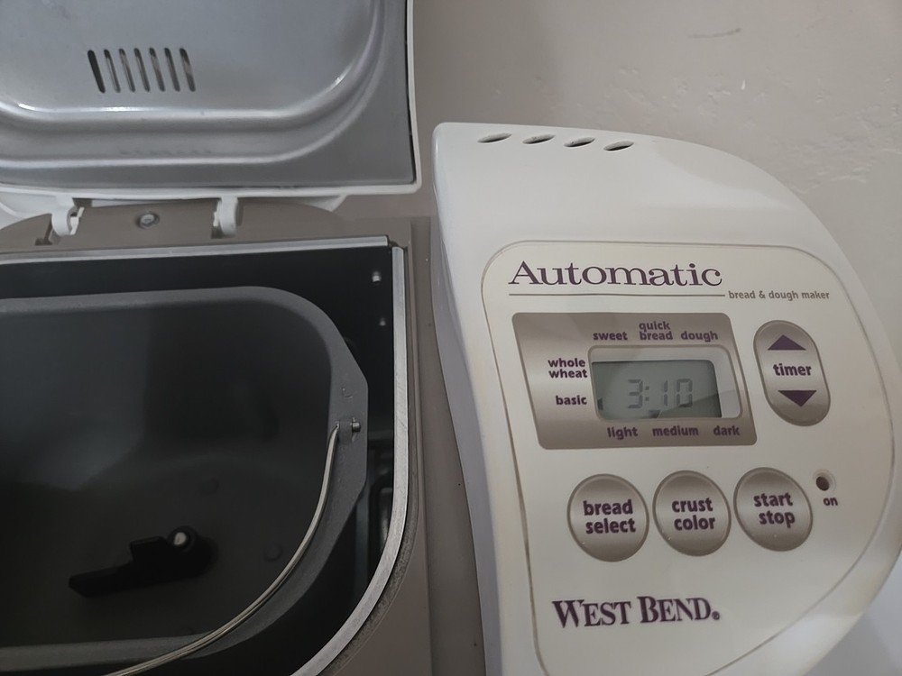 West Bend Automatic Bread & Dough Maker Model 41052 American Made 1999