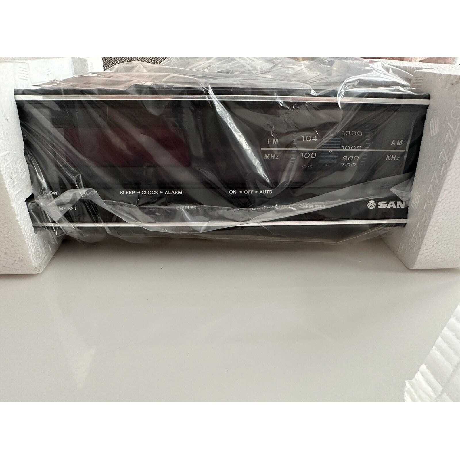 VINTAGE *NEW* 1980's Sanyo RM 5300 Walnut LED Alarm Clock Radio