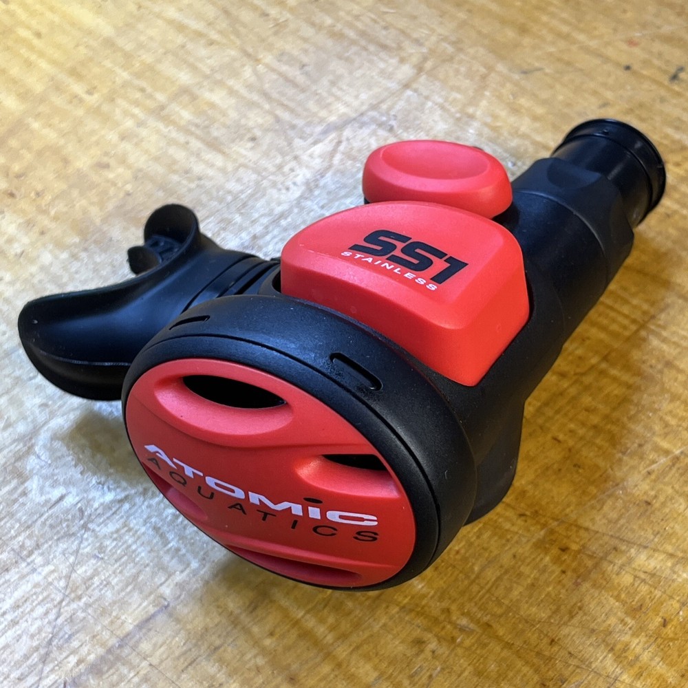 Atomic Aquatics SS1 Safe Second - Red - Regulator/Inflator Combo