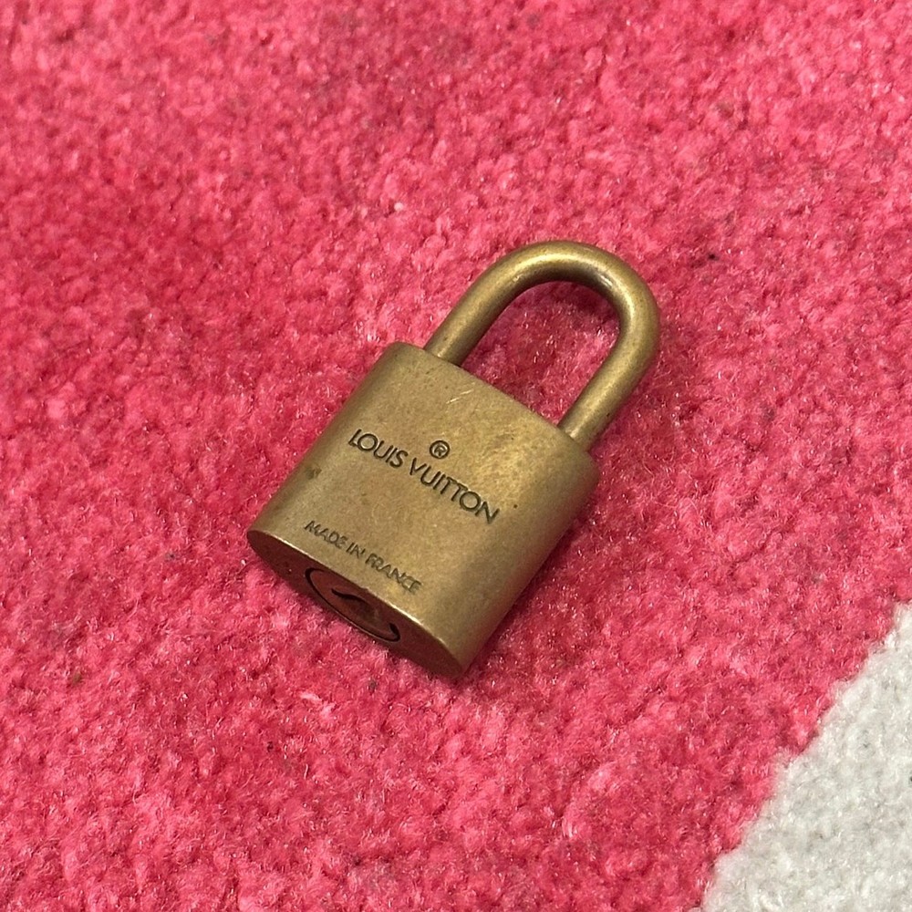 Louis Vuitton Brass Lock – No Key