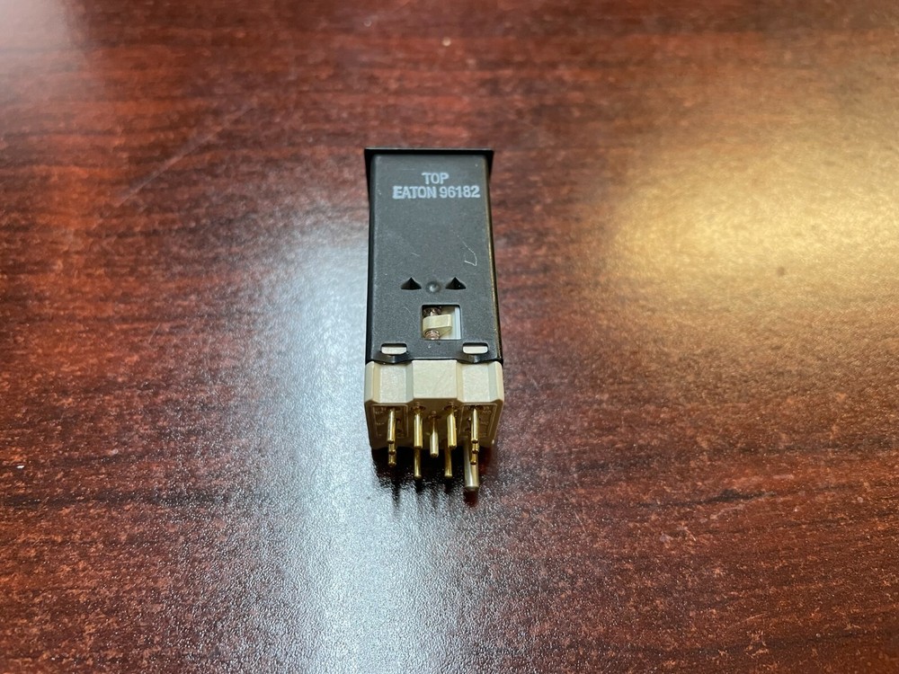 Eaton Push Button Switch 582-10A2B0C1