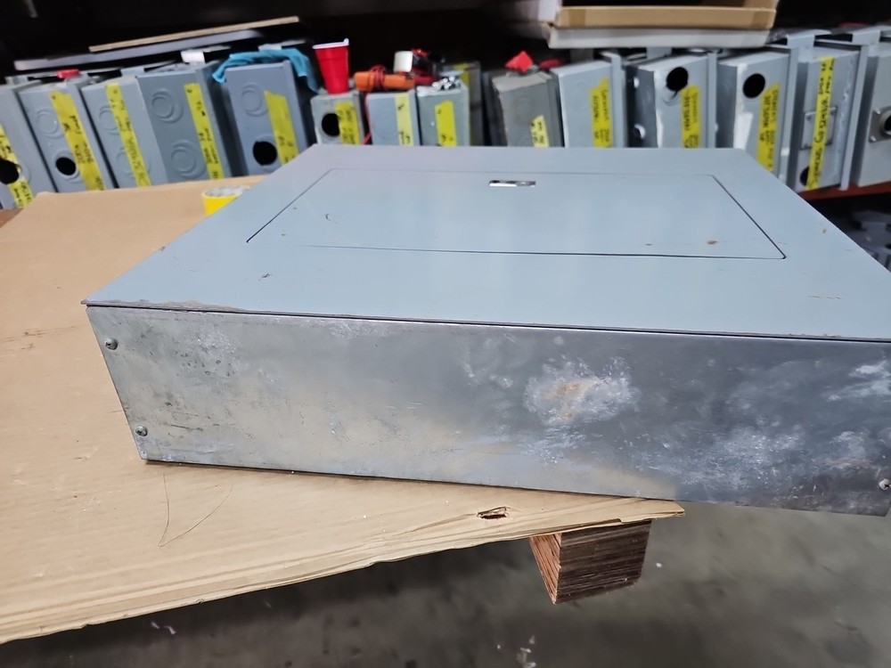 Square D Circuit Breaker Panelboard NQOD20L100 MLO 1PH 20C