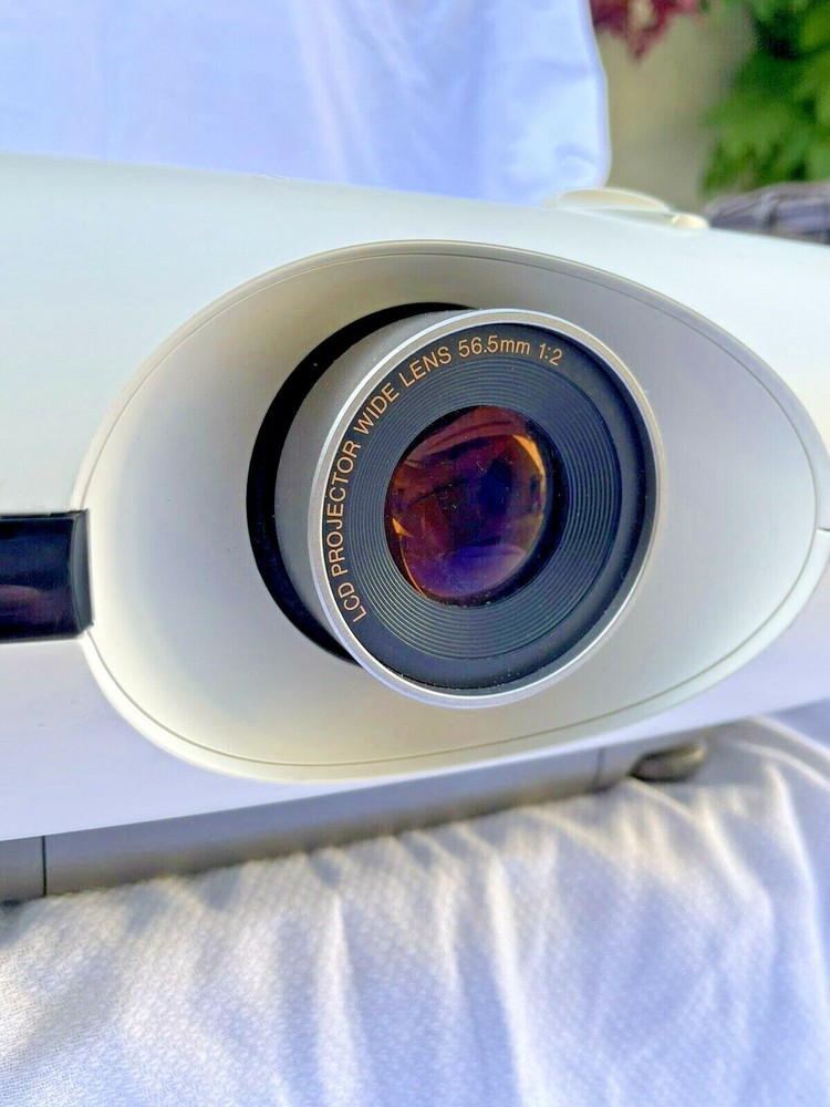 Rare Sharp XV-C10U | LCD Projector | Pal/Secam/NTSC System | W/ Remote | 814 Hrs