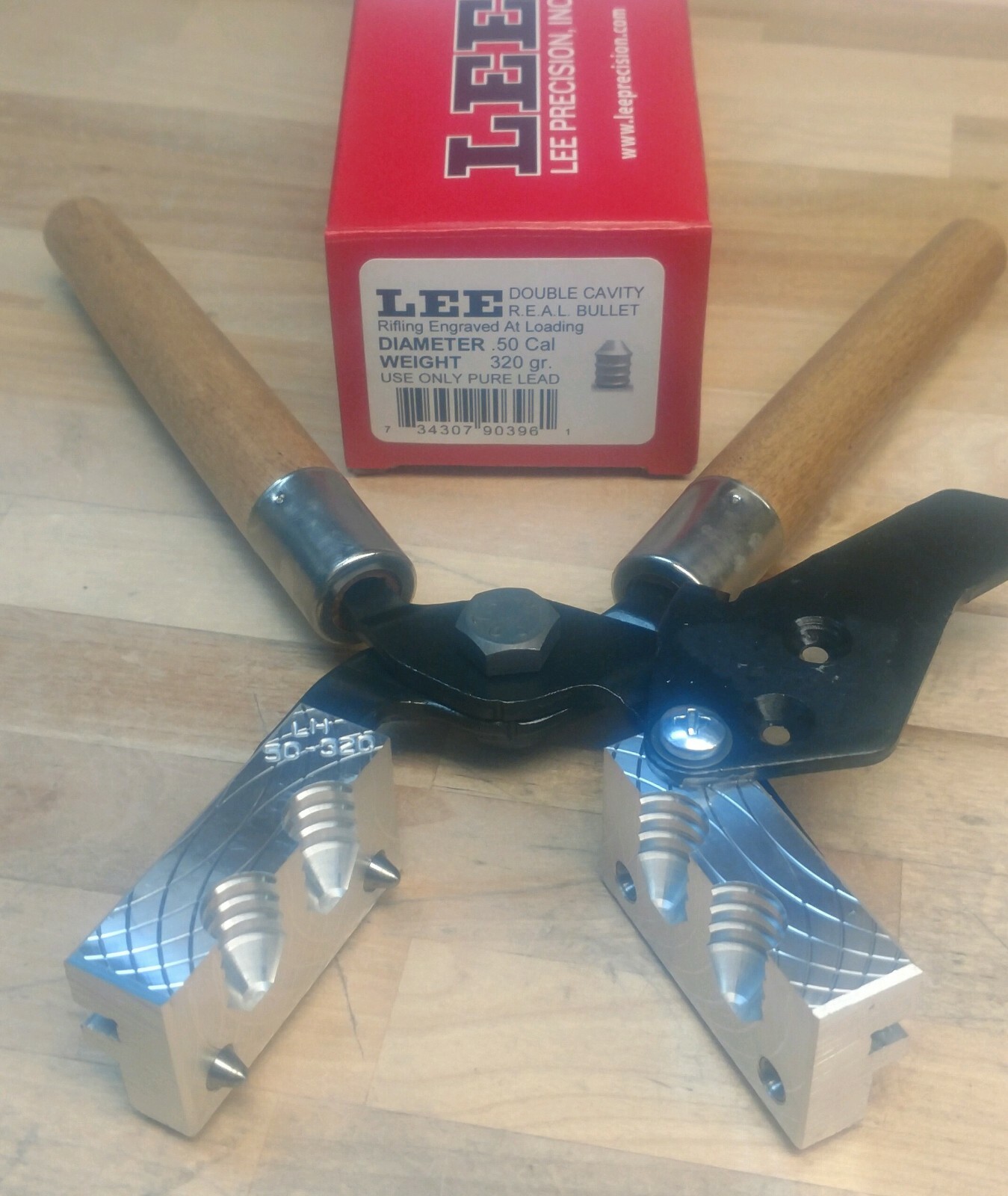 LEE Mold 90396   2 Cavity Bullet Black Powder REAL 50 Cal 320gr With Handles