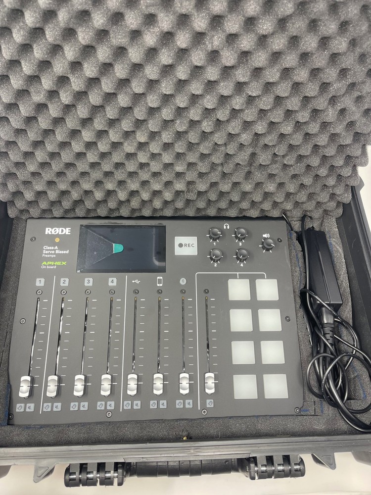 RODE RODECaster Integrated Audio Production Studio (Black)