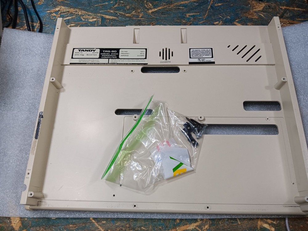 TANDY TRS-80 MODEL 2000 EXACT-INTACT-EMPTY BOTTOM CASE w/SPEAKER & SCREWS-SEE