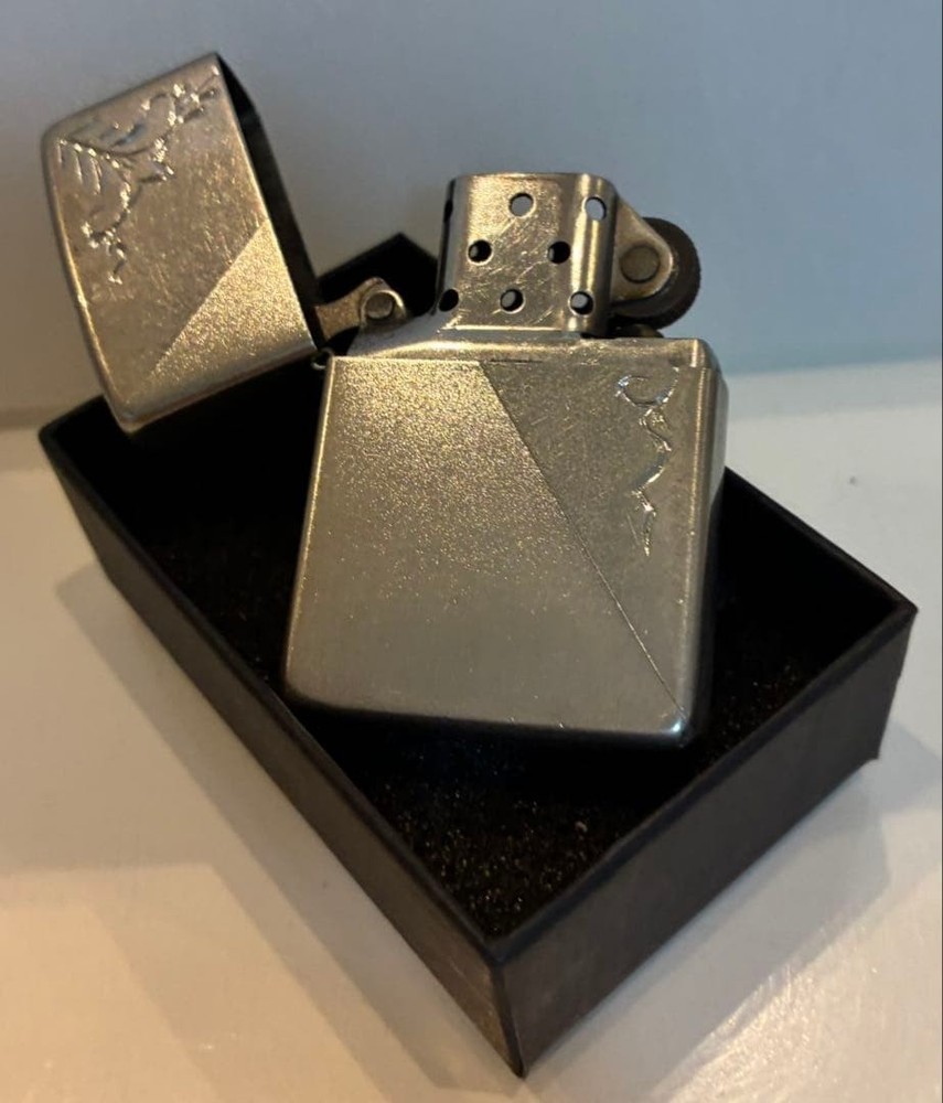 Zippo lighter 2015 model botanical design diagonal lines