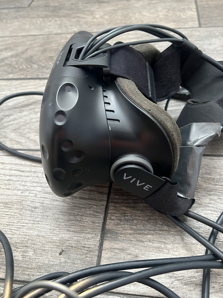 HTC Vive Virtual Reality Headset Only with Link Box & Cables