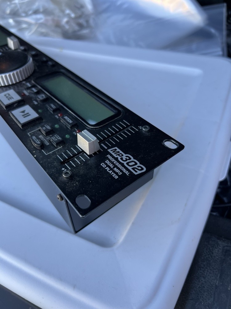 NUMARK MP302 Professional Dual MP3 CD Player With Controller Untested