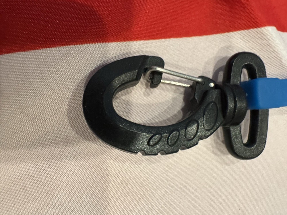 SCUBA REGULATOR / 2 ACCESSORY CLIP NICE!