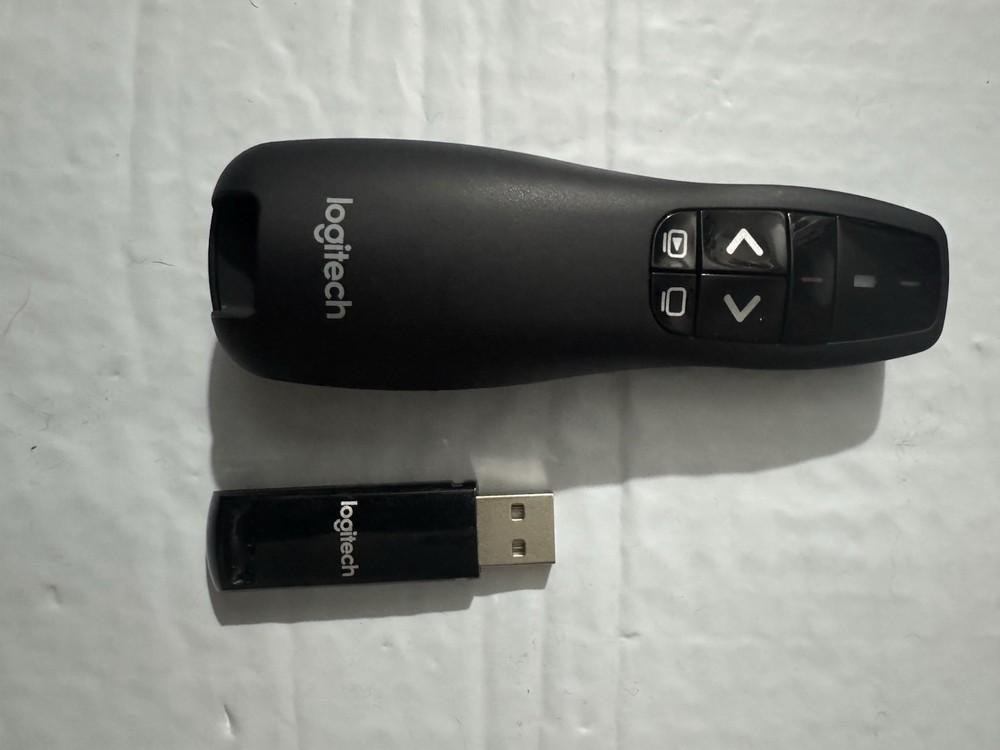 Logitech R400 Wireless Laser Pointer Presentation Remote with USB & Case Black