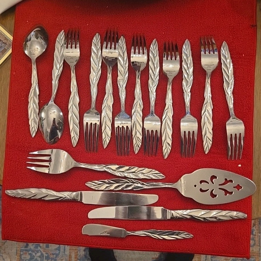 🍴Very Rare Wallace Stainless Flatware Silverware Leaf / Feather Pattern 17pc 👀