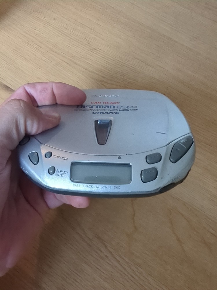 CH105 Sony Discman ESP2 Groove D-E406CK Portable CD Player NOT WORKING