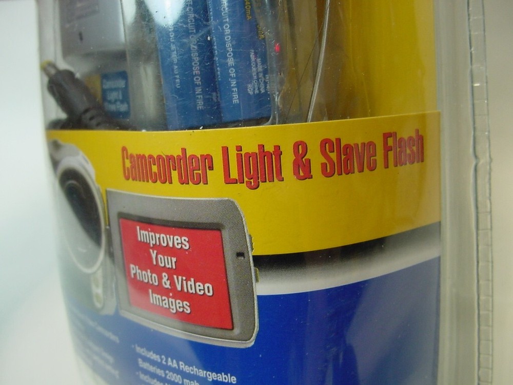 DIGITAL COMBO CAMCORDER LIGHT AND SLAVE FLASH