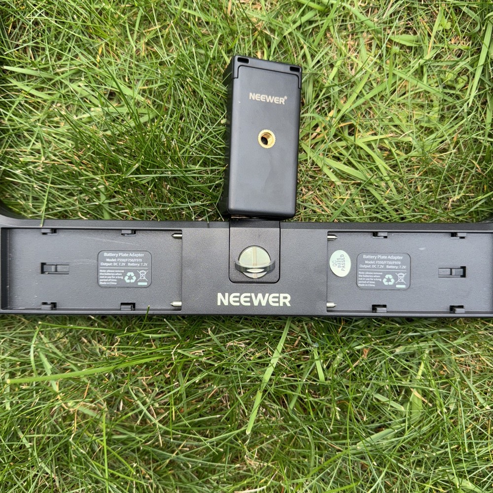 Neewer Smartphone Cage - LED Light - Model A111, Input 9~12V, Power 16W