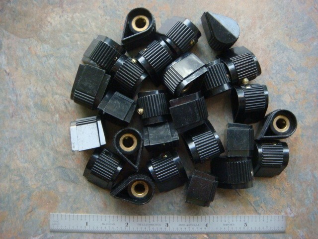 ONE Lot 26 single Set-Screw BLACK Pointer Knobs MS91528 type -- Likely Used