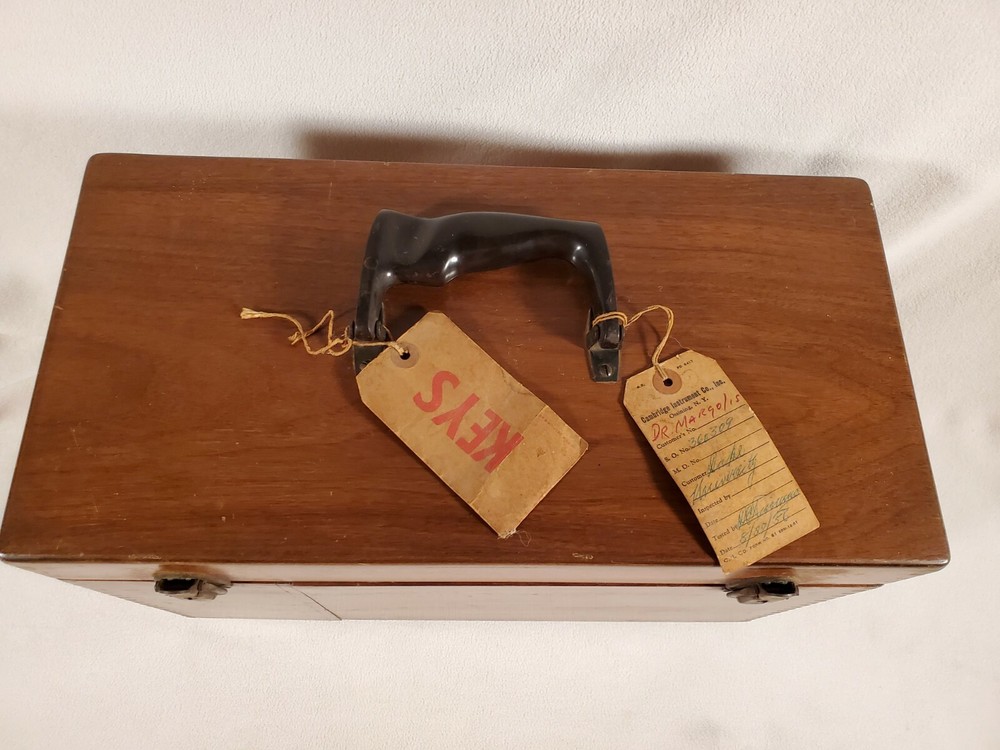 Vintage Cambridge Instruments PH Analyzer ~ Scientific Chemistry ~ Walnut Case