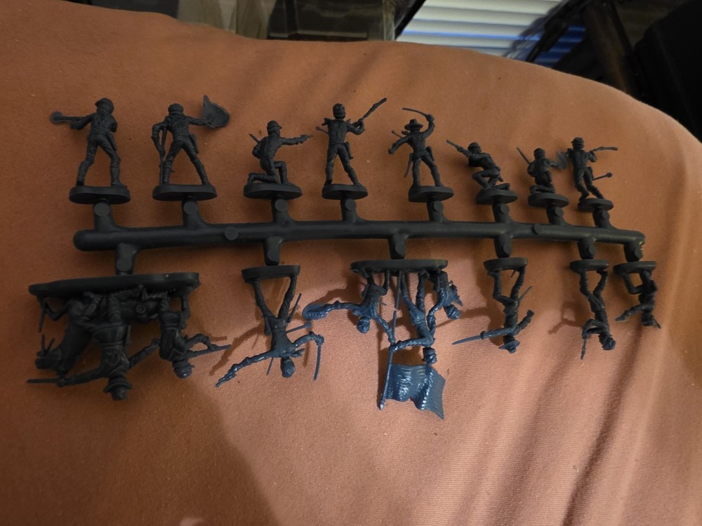 1/72 Scale Atlantic Custer Set Complete No Box