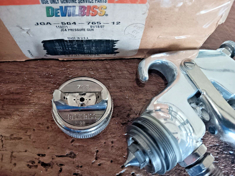 DeVilbiss- JGA 504 Pressure paint spray gun 765 binks