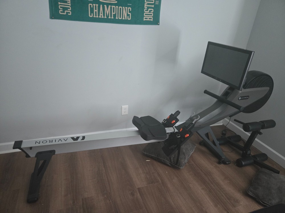 Aviron Rowing Machine Black & Gray gently used excellent conditions
