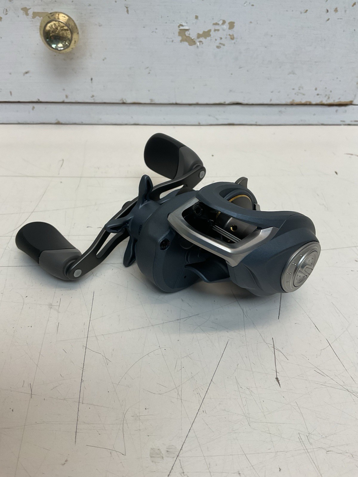 Pflueger President LP-F Low Profile Baitcast Reel - Right Hand