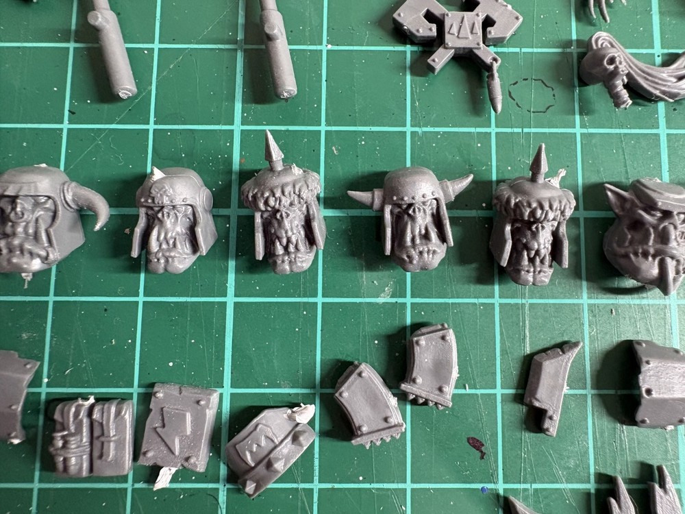 Warhammer 40K Orks Mega Bits Lot| Heads Weapons & Accessories Bundle | Kitbash