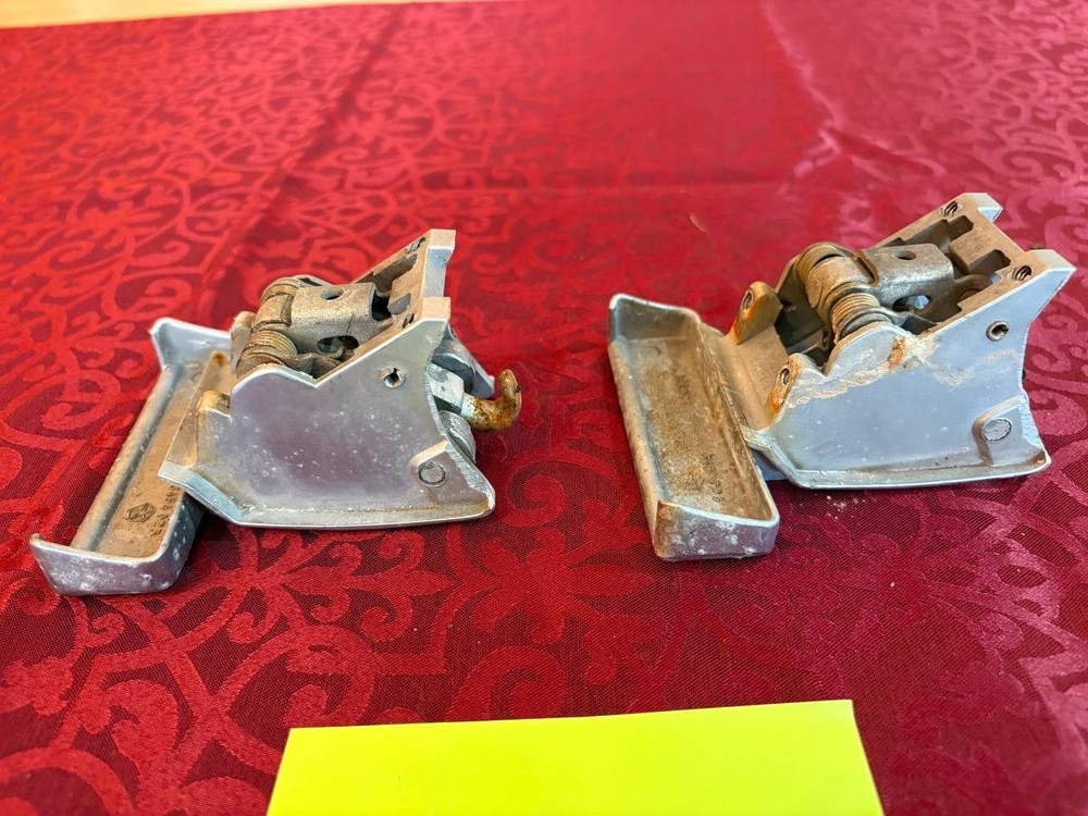 1970 71 MOPAR E-BODY CONVERTIBLE TOP LATCH PAIR