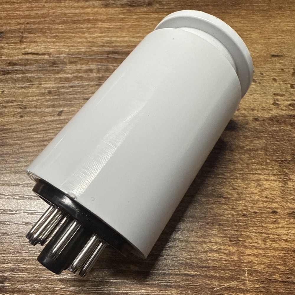 octal   plug-in coil form  8 pin L=60 mm OD= 42 mm