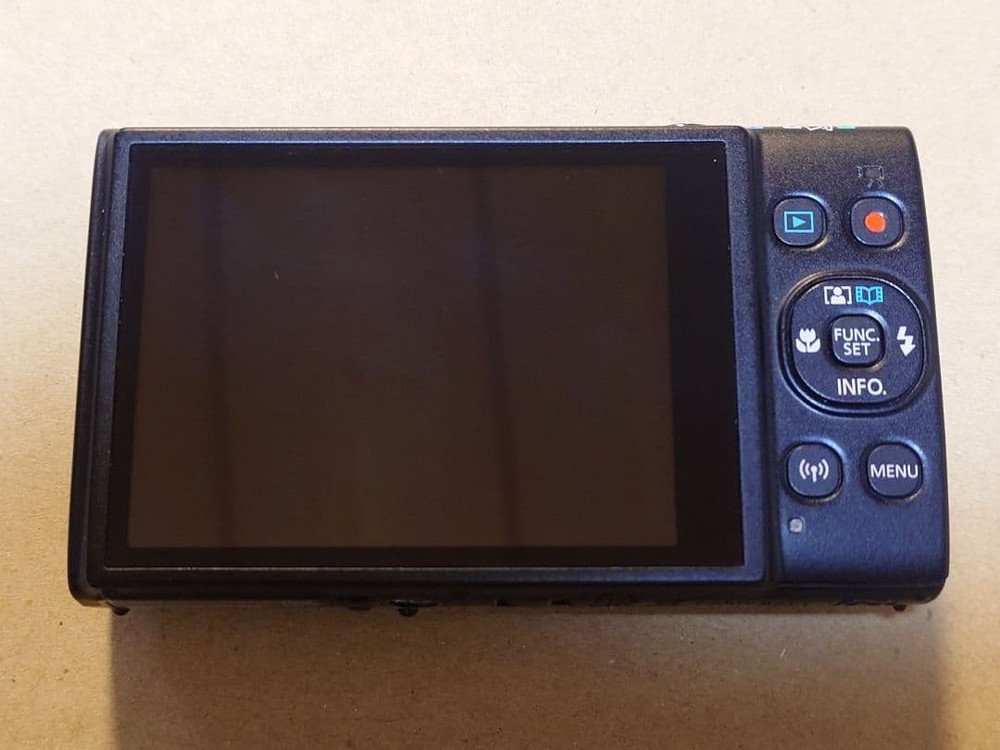 Canon IXY 650 Compact Digital Camera Black Excellent Condition