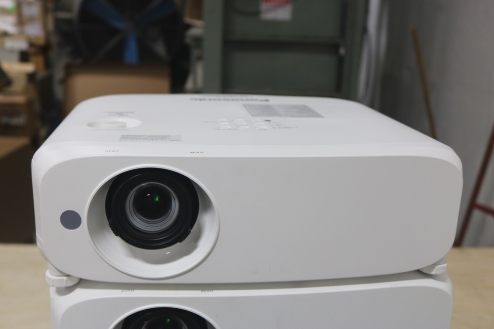 Panasonic PT-VW535N LCD PROJECTOR WORKING