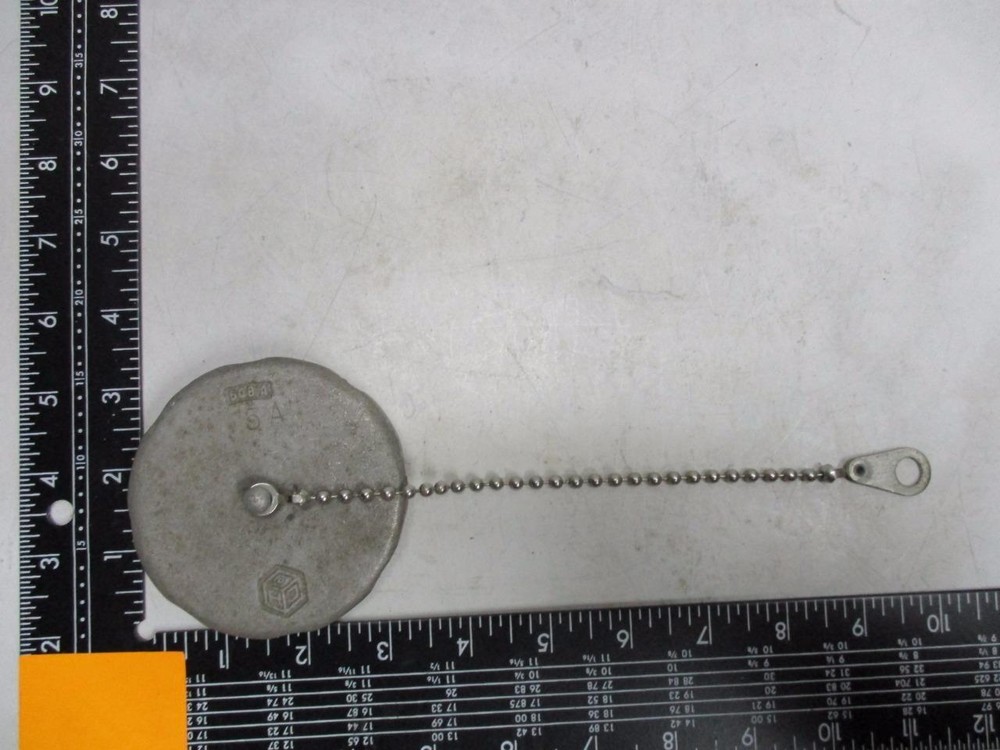 2-1/2" Conduit Cap w/chain 508 A - NEW