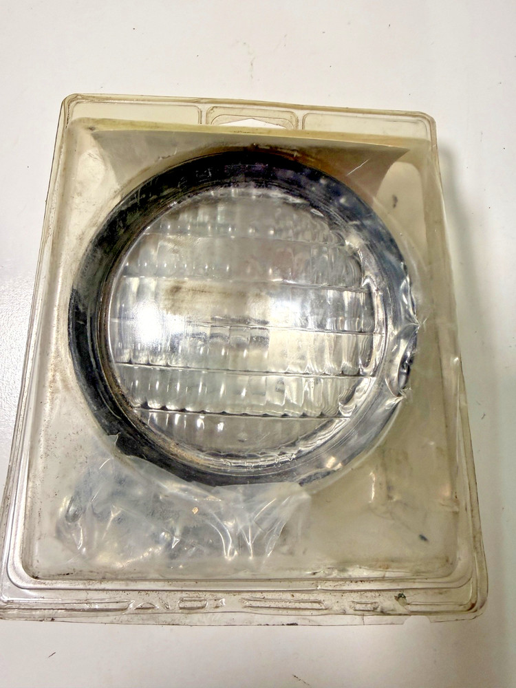 Peterson Tractor Implement Light Trapezoid/Flood Beam Patterns 12-Volt Part V507