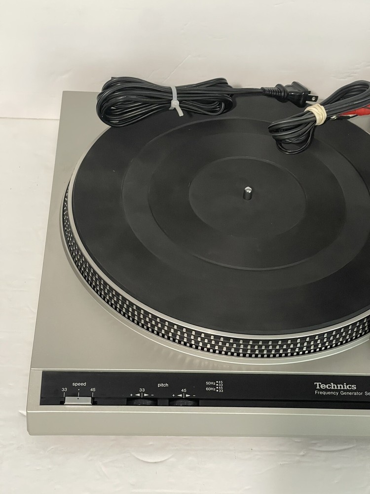 TECHNICS SL-220 FREQUENCY GENERATOR SERVO AUTOMATIC TURNTABLE no belt no cover