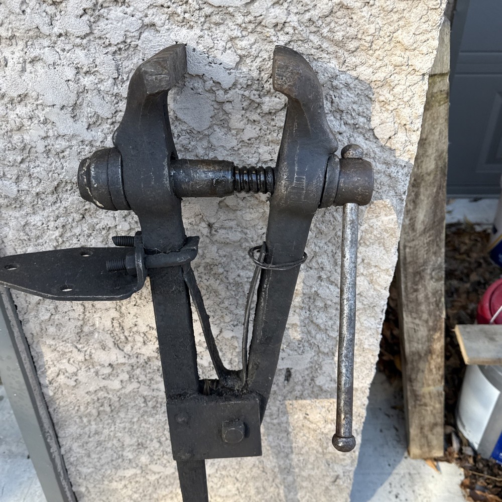 Vintage Blacksmith Leg Vise Post Vise Blacksmithing Tools